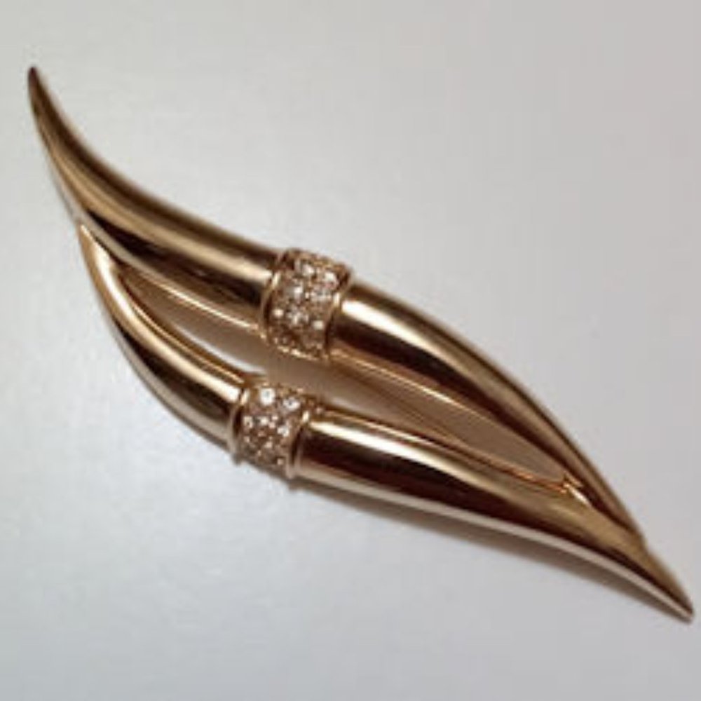 VINTAGE GOLD & RHINESTONE SWISH SHAPED BROOCH PIN